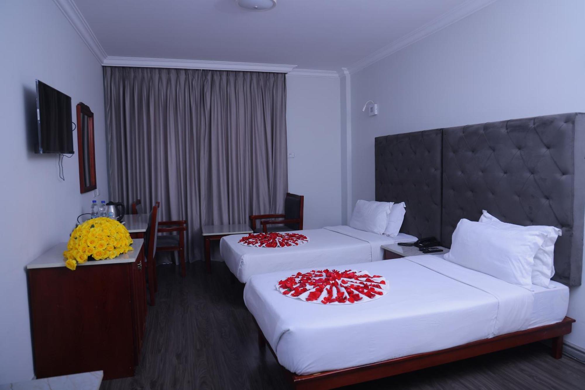 Trinity Hotel Аддис-Абеба Экстерьер фото