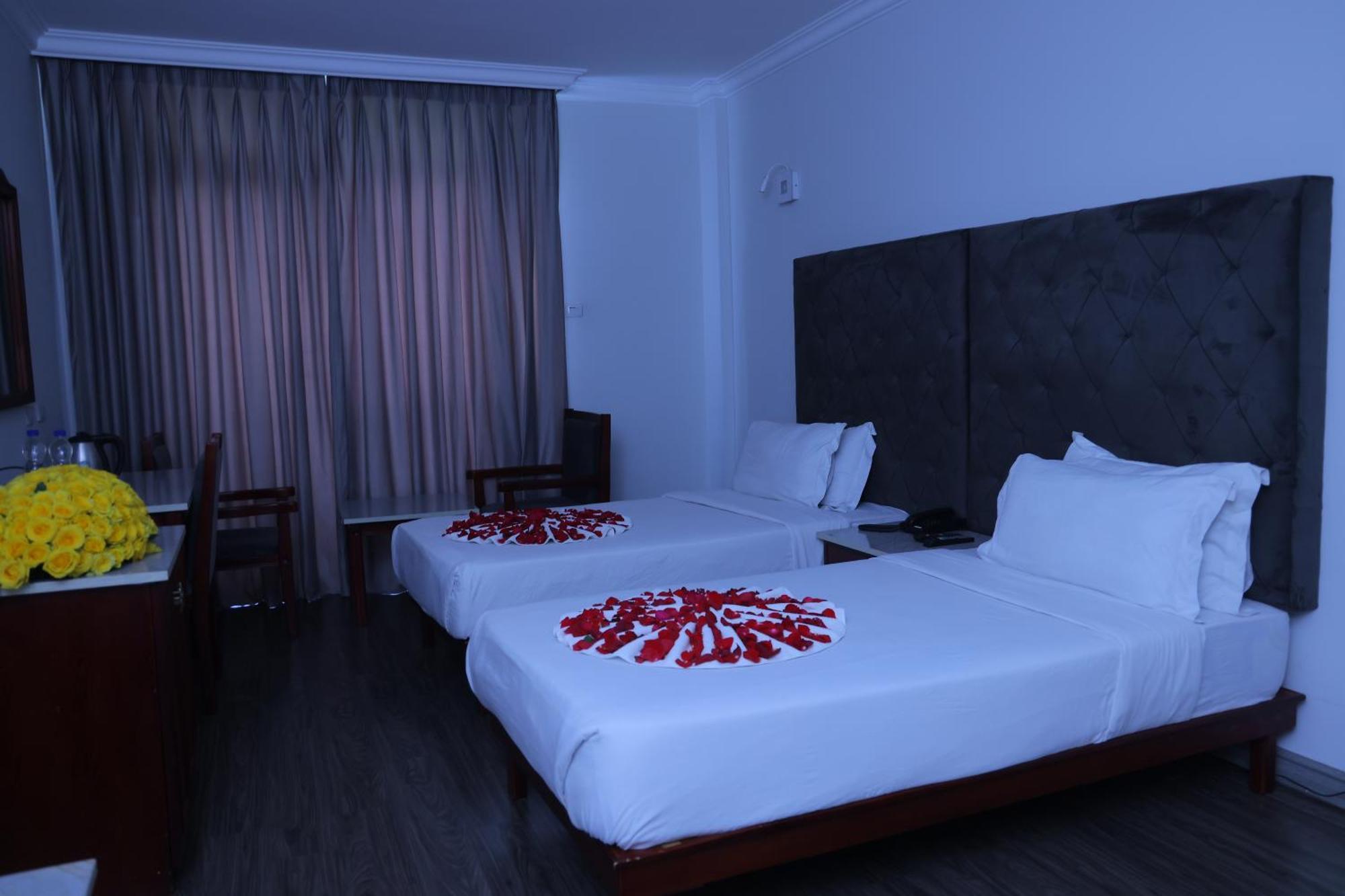 Trinity Hotel Аддис-Абеба Экстерьер фото