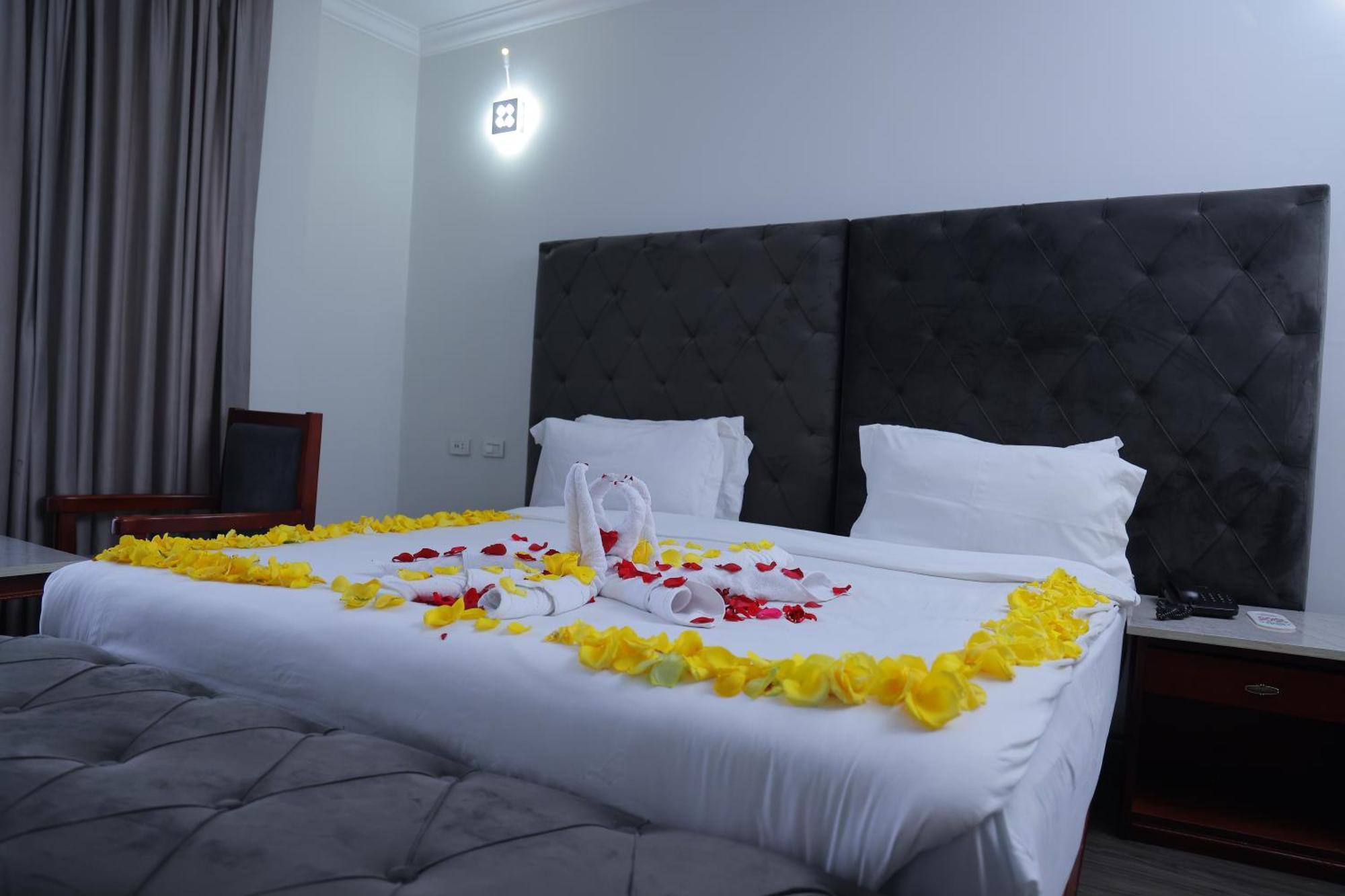 Trinity Hotel Аддис-Абеба Экстерьер фото