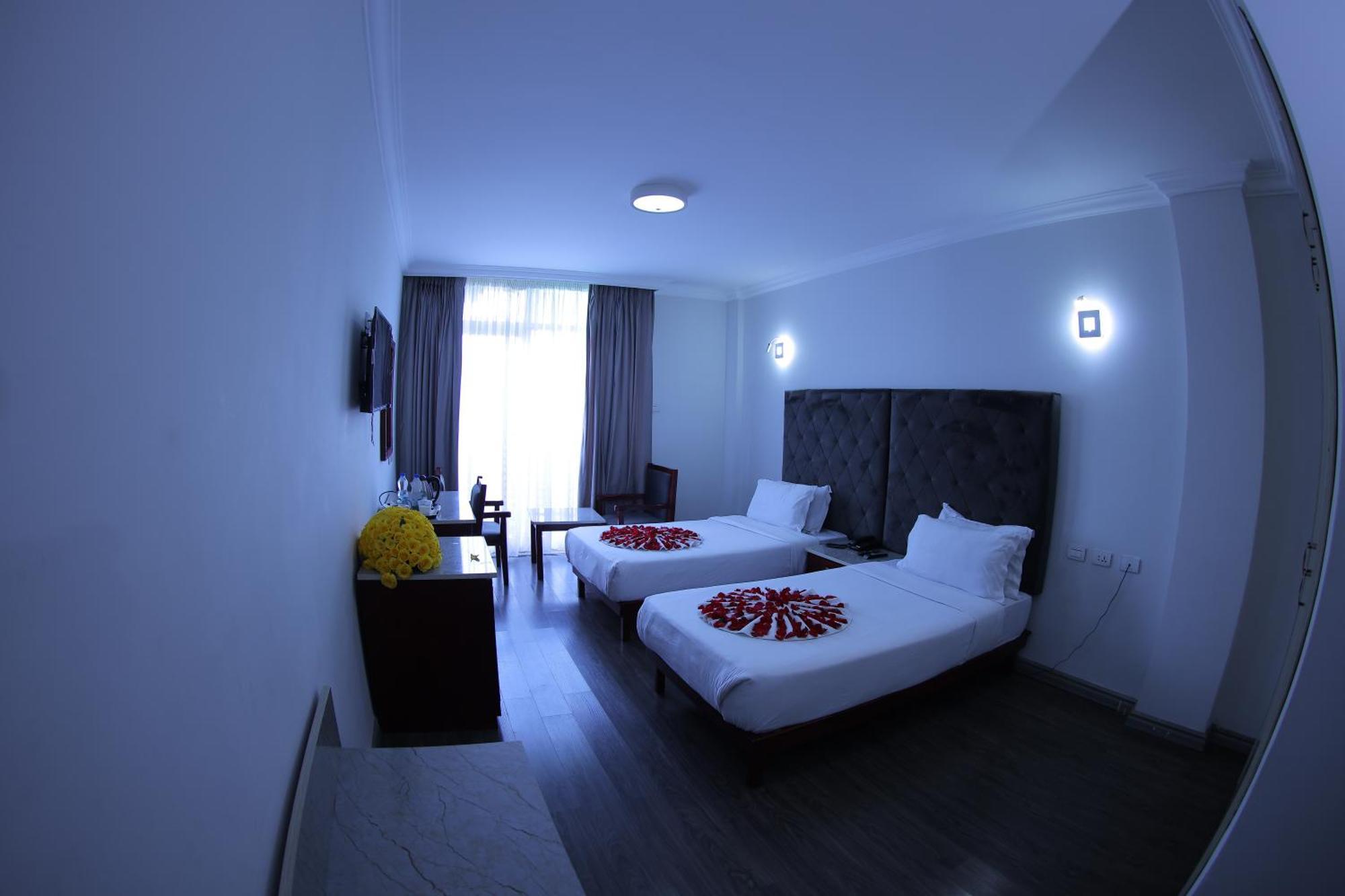 Trinity Hotel Аддис-Абеба Экстерьер фото