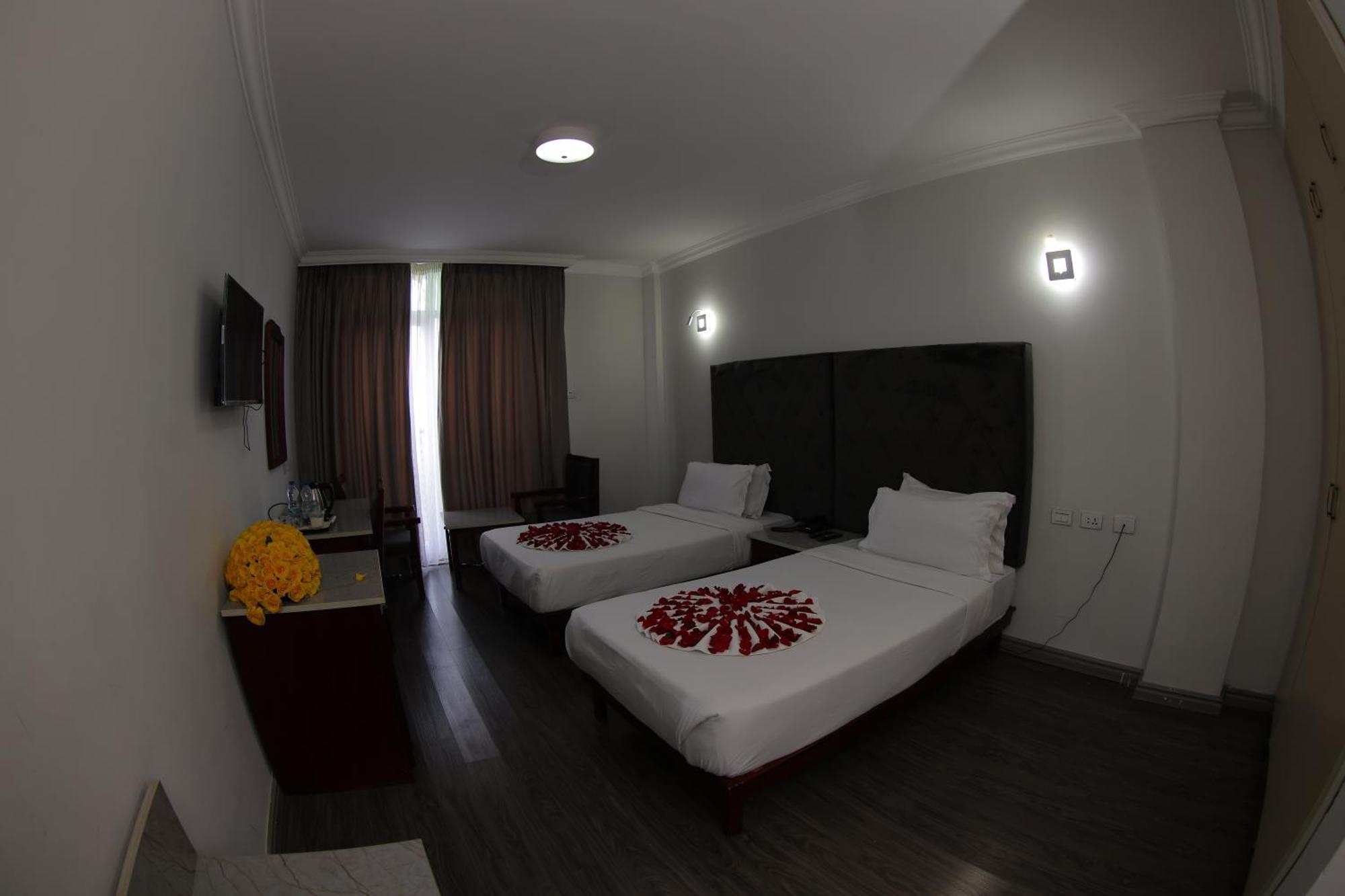 Trinity Hotel Аддис-Абеба Экстерьер фото