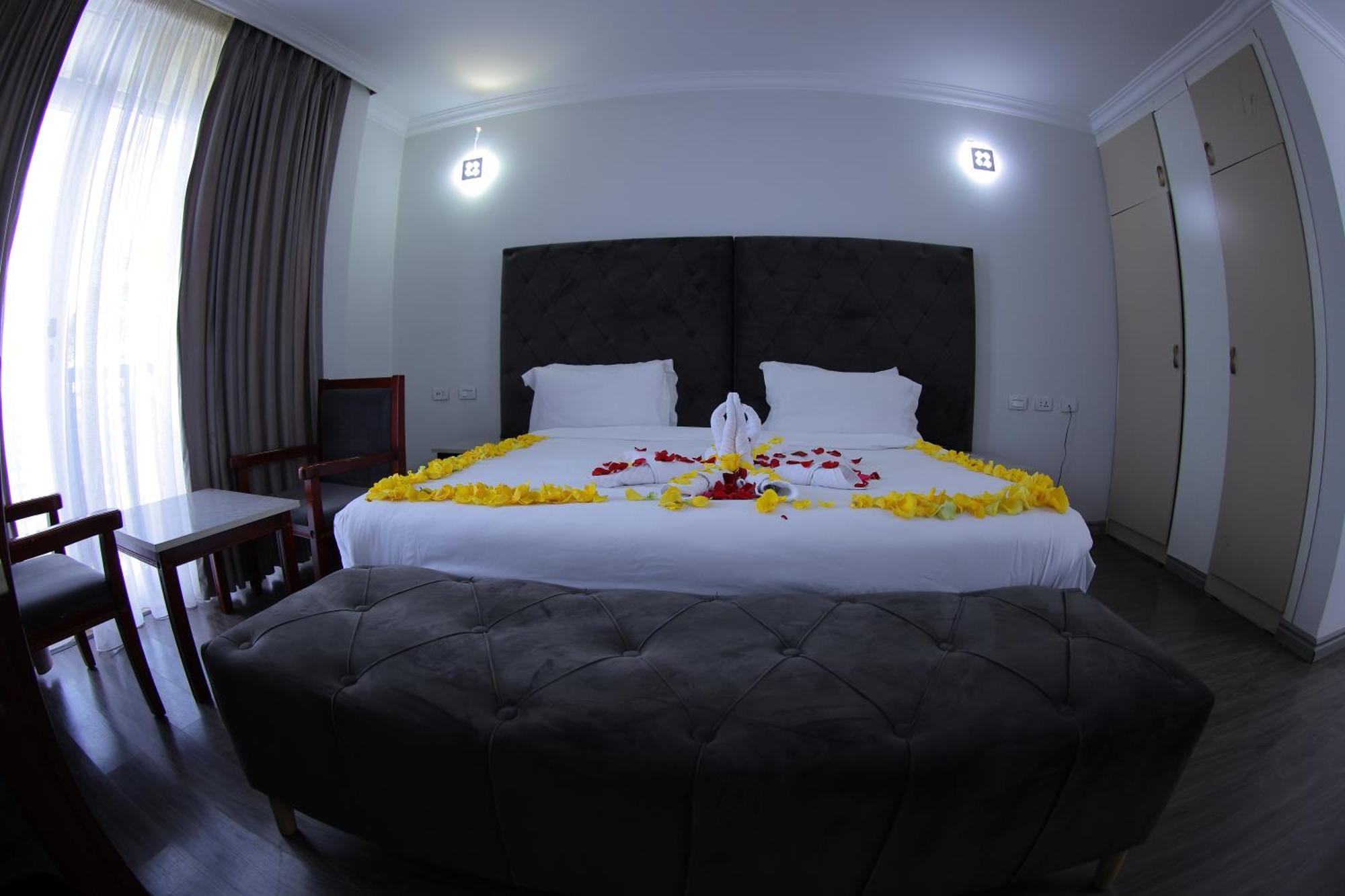 Trinity Hotel Аддис-Абеба Экстерьер фото
