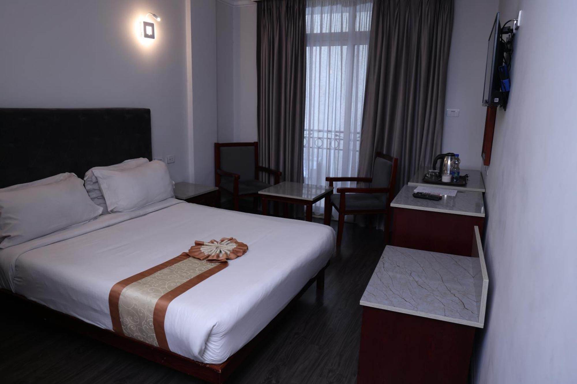 Trinity Hotel Аддис-Абеба Экстерьер фото